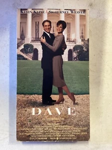 Dave VHS 1993 Video Tape Kevin Kline Sigourney Weaver Ben Kingsley Comedy - Picture 1 of 4