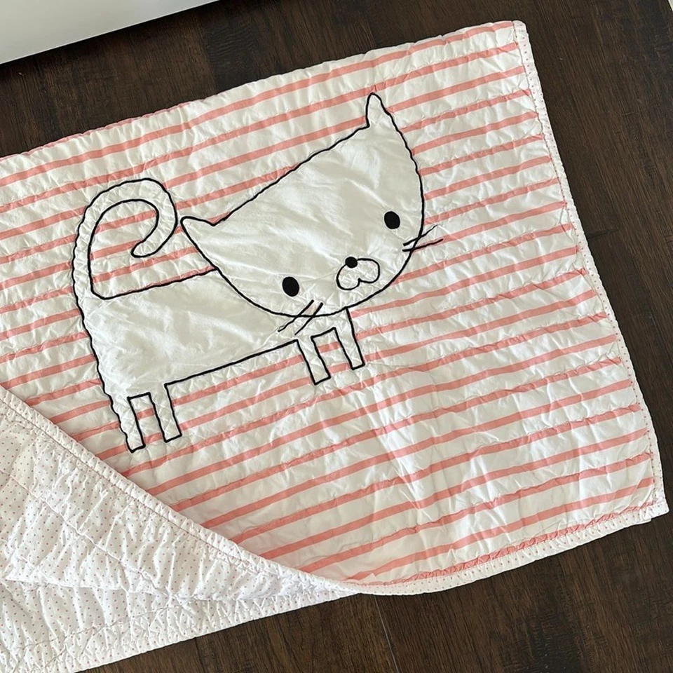 Manta de bebé vintage The Land Of Nod rosa blanco a rayas gato tiro cuna Foto 1 de 4