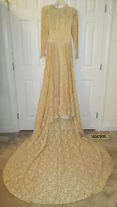 Antikes Hochzeitskleid mit Spitze bedeckte Knöpfe unglaublich feiner Spitze langer Zug - Bild 1 von 12