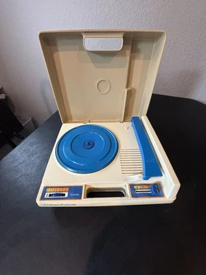 Vintage 1978 Fisher-Price Record Player 825 Portable Phonograph Working 33 & 45 - Image 1 of 4