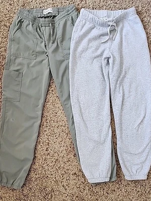 Pantalones cargo para niñas Abercrombie niños talla 13/14 y pantalones deportivos grises H&M talla 14 Foto 1 de 4