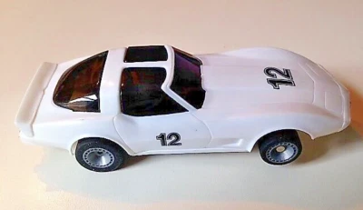 Bachmann SUPERTRAX 1/32-1/43 scale White Corvette SLOT CAR w Chassis - Image 1 of 4