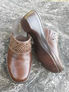 Zuecos Clarks Mules para mujer 8 M de cuero marrón sin cordones de tacón grueso - Imagen 1 de 7