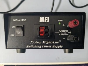 MFJ-4125P 25 Amp MightyLite Zasilacz impulsowy Ham Radio 13,8V Słupy zasilania - Zdjęcie 1 z 2