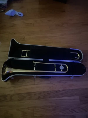 Trombón de estudiante Yamaha YSL-354 con estuche rígido con boquilla Giardnelli 6D Foto 1 de 4