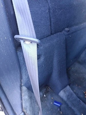 Mazda RX7 1988 convertible pasajero delantero derecho cinturón de seguridad retractor gris Foto 1 de 4