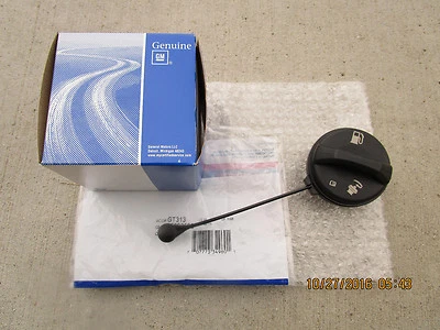 06 - 06 CADILLAC DTS DEVILLE TAPA DE LLENADO DEL TANQUE DE COMBUSTIBLE CON CORREA FABRICANTE DE EQUIPOS ORIGINALES NUEVO Foto 1 de 4