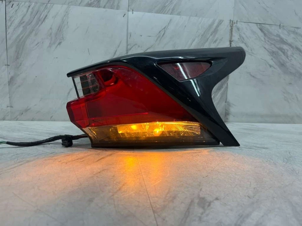 2018 2021 LEXUS NX300 NX200T OUTER TAIL LIGHT OEM RIGHT PASSENGER SIDE LED LAMP - Image 1 of 4