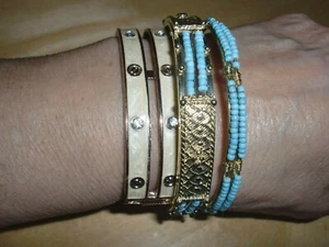3 PC~MULTI COLORS~3 PULLON~1 CLASP~BLUE BIDS~ GOLD TONE~BANGLE BRACELETS~15-16"D - Foto 1 di 9