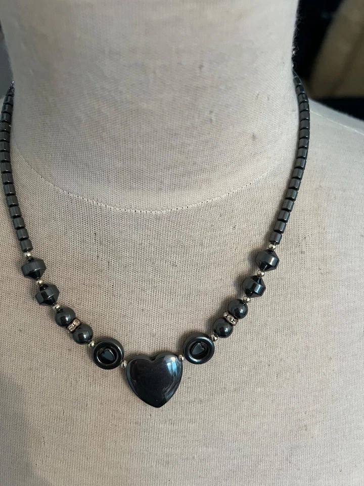 HEMATITE HEART NECKLACE - Image 1 of 1