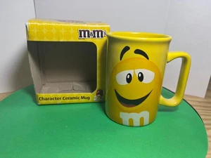 Taza amarilla café M&M's Tall 2011 marca licencia oficial Mars inc. 4,5 pulgadas - Imagen 1 de 4