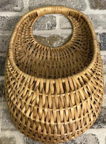 Vintage Wicker Rattan Farmhouse Mail Flower Basket Light Tan 14” Hx 8.5” Wx 4” D Cover