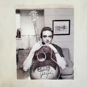 Johnny Cash - 8x10 - Autograph Reprint - Picture 1 of 3