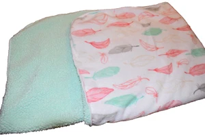 K5 30x40 CLOUD ISLAND Pink Aqua Feather Plush Velour Sherpa Crib Baby Blanket - Picture 1 of 4