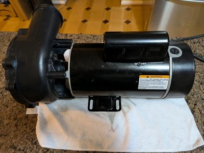 Century Lasar Poo/Spa motor with attached pump - Image 1 of 4