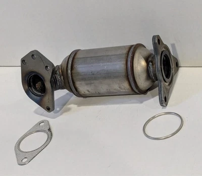 Chevrolet Malibu L4 2013 2014 2015 convertidor catalítico delantero de 2,5 L Foto 1 de 4