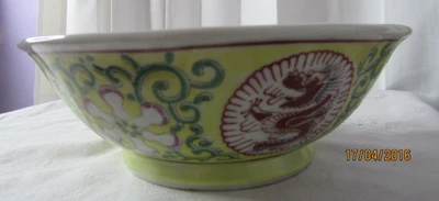 Антикварная китайская экспортная фарфоровая эмали династии Цин на желтой чаше 8 дюймов - Изображение 1 из 4