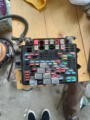 Chevrolet 2004 2005 Silverado caja de fusibles GMC Sierra Engine Bay 1500  Foto 1 de 4