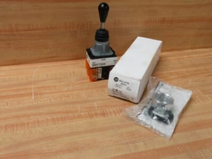 Allen Bradley 800TC-T2H3GEXX Kippschalter 800TCT2H3GEXX MIT 800TC-XD3 / 800TC-XD2 - Bild 1 von 7