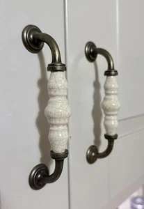 Set of 12 vintage-style ceramic and brass drawer/cabinet handles - Picture 1 of 13