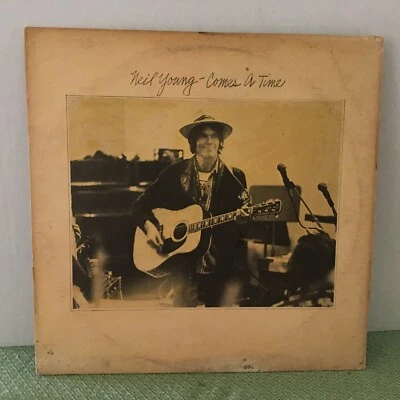 NEIL   YOUNG           LP     COMES A TIME Foto 1 de 4