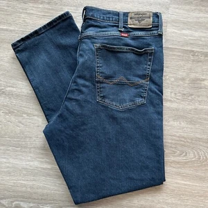Wrangler Jeans Men's 38x32 Blue Athletic Fit Straight Stretch Quality Denim Jean - Picture 1 of 7