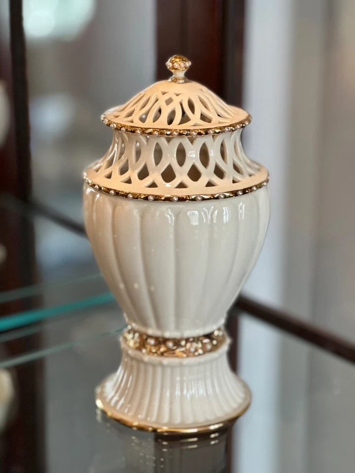 Frasco de vela Lenox Illuminations florentino e pérola acabamento dourado 24k vasilha de marfim - Imagem 1 de 4