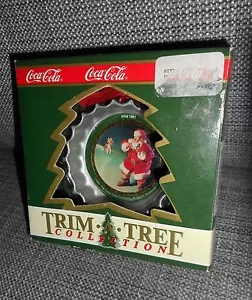 COCA COLA COKE TRIM A TREE COLLECTION SANTA SNEAKING PAST PUPPY CHRISTMAS EVE - Bild 1 von 3
