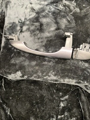 17-23 JEEP COMPASS MAÇANETA EXTERNA TRASEIRA DIREITA FABRICANTE DE EQUIPAMENTO ORIGINAL MOPAR 5SV51JRMAA - Imagem 1 de 4