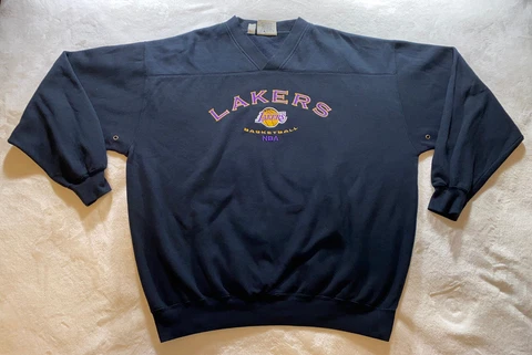 VINTAGE EMBROIDERED LOS ANGELES LAKERS BLACK SWEATER - SIZE XL - NBA LEE SPORT Cover