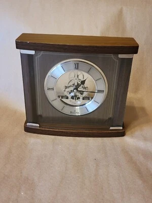 Reloj de escritorio/manto Bulova madera y cristal Foto 1 de 4