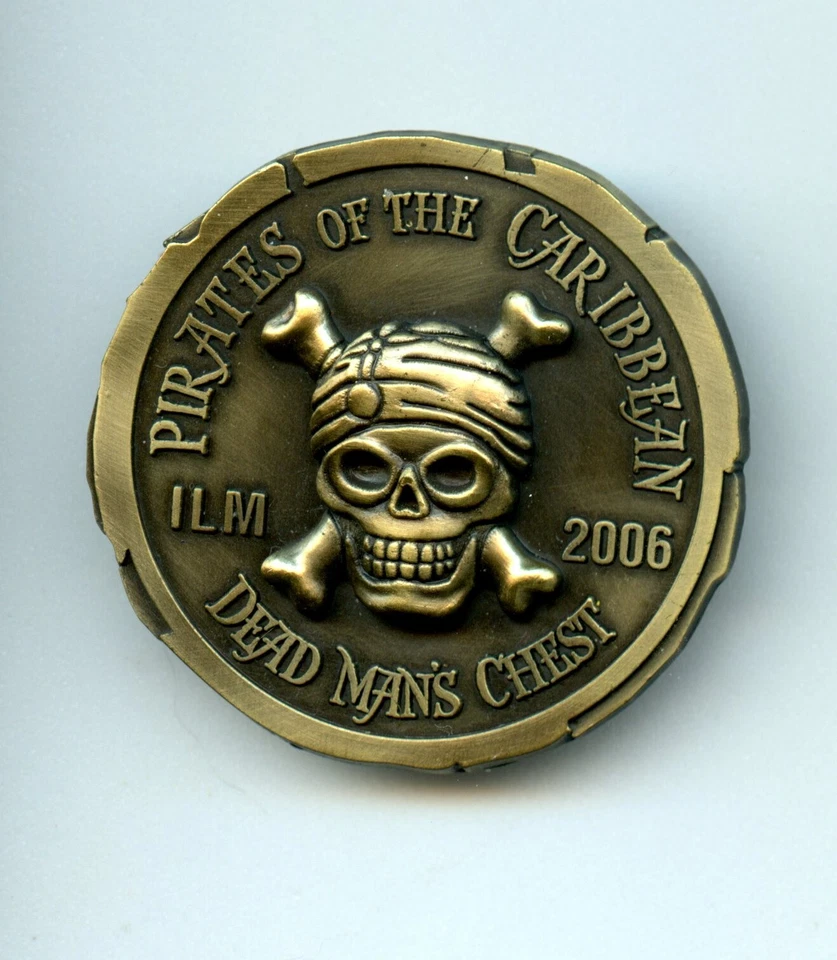 Disney ILM Lucasfilm Piratas del Caribe Cofre del Hombre Muerto VX Prendedor de Elenco Foto 1 de 1