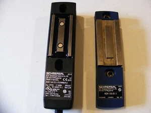 SCHMERSAL INTERLOCK SET --MZM 100 ST2-1P2PWREM-A & MZM 100-B1.1 pre-owned - Picture 1 of 3