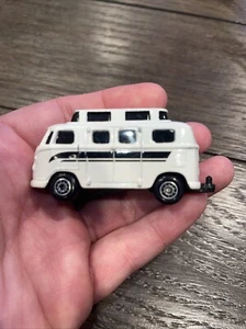 Maisto VW Champer Volkswagen Camper White Die Cast 1:64 - Picture 1 of 5