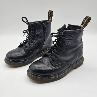 Botas Dr. Martens criança tamanho 10 preto 1460 T couro com cadarço zíper lateral combate - Imagem 1 de 4