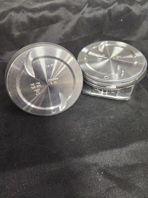 2015 Chevrolet Express 2500/3500 vans with the 6.0 L OHV MAHLE ORIGINAL PISTONS Foto 1 de 2