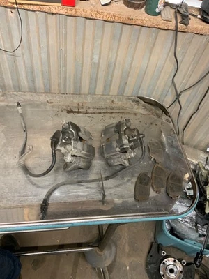 Pair Front Brake Calipers with Brackets for 2011 2012 2013 2014 Hyundai Sonata - Image 1 of 4