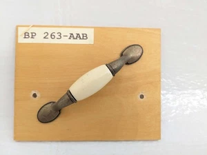 Vintage Amerock Antik Messing, Mandel Keramik Mitte 3" Ctr. Schrankzug 263AAB - Bild 1 von 2