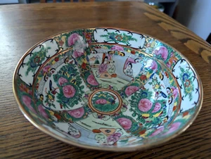 Vintage GRANDE ciotola geisha rosa Famille dipinta a mano 8 1/4" bellissima - Foto 1 di 11