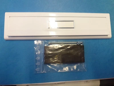 Briefkastenklappe 300 x 66 mm, Namensschild, Farbe weiß RAL 9016, mit Zubehör - Bild 1 von 2