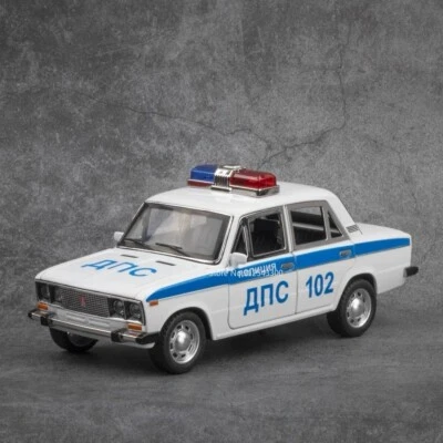 1/24 Lada 2106 Polizeiwagen, Spielzeug Automodell aus Metall mit Licht und Sound - Bild 1 von 4