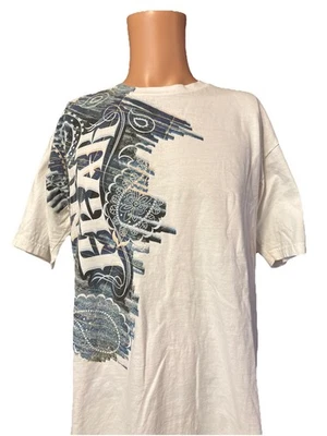 复古 NO FEAR 部落风格拼色白色衬衫,尺寸 L — 第 1/4 张图片