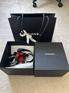 Confezione regalo Chanel. Cintura, orologio o piccola borsa buona. Usato - Foto 1 di 9