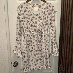 NWT Vera & Lucy Floral Print Faux Wrap Dress Size Small New Long Sleeve Flower - Picture 1 of 6