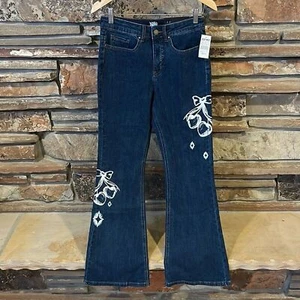 Jeans elasticizzato Empyre Zumiez Glimmer svasato lavaggio scuro stampa ciliegia - Foto 1 di 10