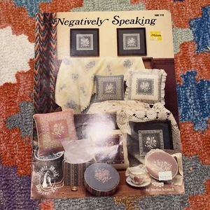 Negativ gesprochen gezähltes Kreuzstich-Designbuch von Needle Maid Designs - Bild 1 von 3