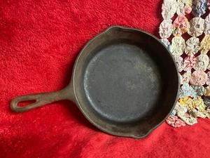 Vtg Medium Cast Iron Skillet 5 SK - Bild 1 von 3
