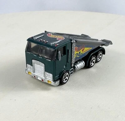 Camión grúa de rampa Hot Wheels remolque de emergencia 24 horas #774 verde cazador Foto 1 de 4