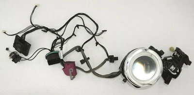 Mercedes-Benz W204 C250 C63 Right Side Xenon Headlight Lens/Bulb/Harness Assy - Image 1 of 4