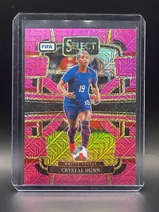 2023-24 Panini Select FIFA - Terrace Pink Mojo Prizm #70 Crystal Dunn #130/199 - Bild 1 von 2